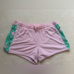 Women’s 2X Vineyard Vines shorts. Worn a few times looks brand new!